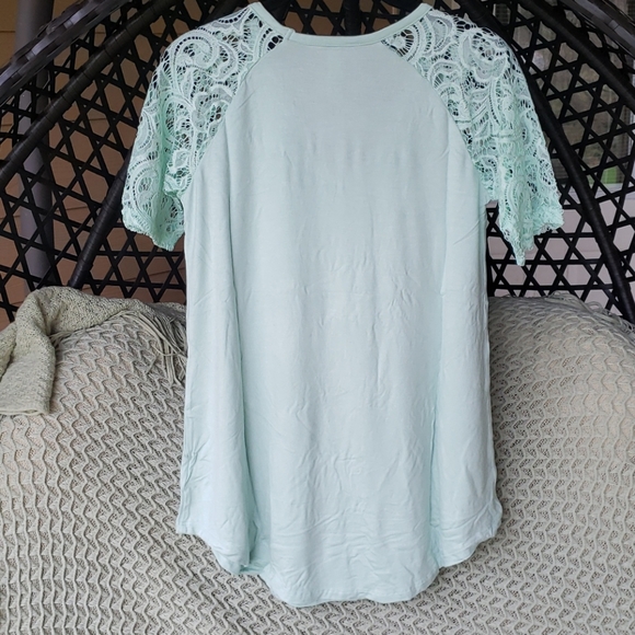 Brand new lace sleeved v-neck tunic - Picture 3 of 7